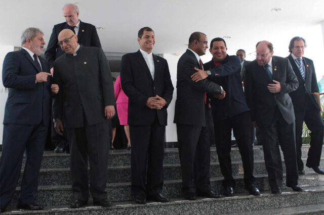 América latina en busca de su autonomía