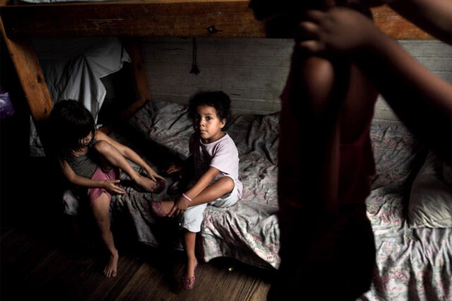 El desafío de la pobreza infantil hacia una reconceptualización y medición multidimensional