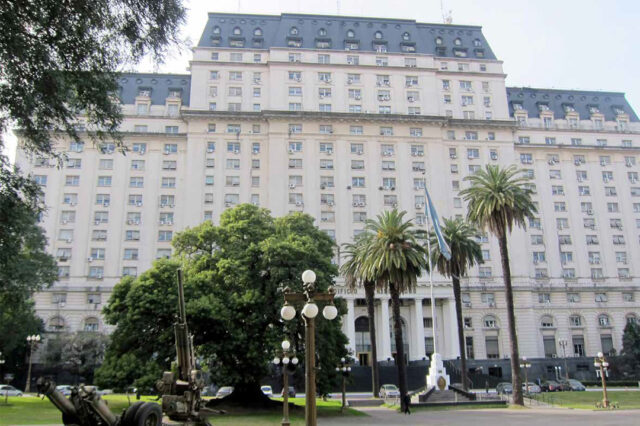 Defensa nacional y Fuerzas Armadas en los 30 años de democracia