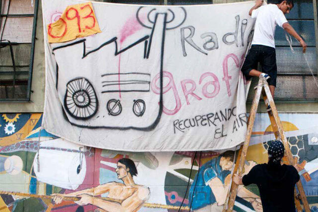 ¿Y los medios qué? Un recorrido por símbolos mediáticos y reglamentaciones que definen la gráfica, la radio y la televisión en la Argentina