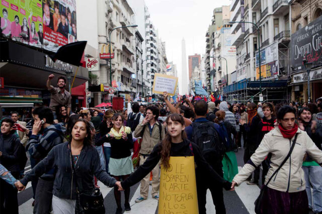 Los jóvenes y la política durante la democracia