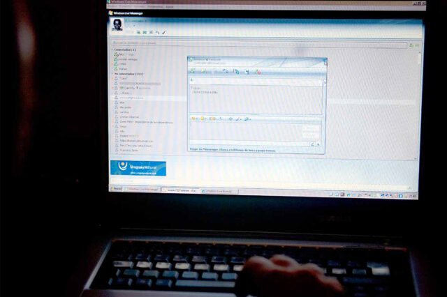 Todos aquí todo el tiempo: posiciones a favor y en contra de la irrupción de Internet en nuestras vidas