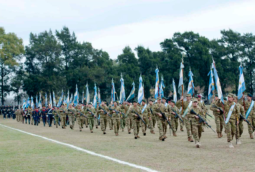 La tarea pendiente de la democracia en el campo de defensa. La necesidad de definir la vertiente estratégica del instrumento militar en la política estatal