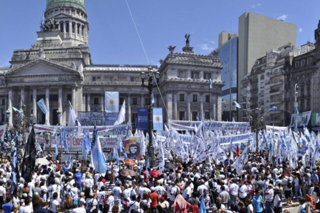 Editorial: La vigencia de la crisis