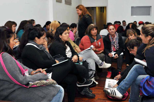 Secundaria y formación de directivos. Lo realizado y lo por venir. Del liderazgo mercantilizado a la conducción crítica y desde el Estado