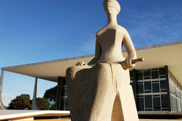 El derecho ¿regenerará a la República? Notas e indagaciones sobre la política y la racionalidad jurídica de la actual ofensiva conservadora en curso en Brasil