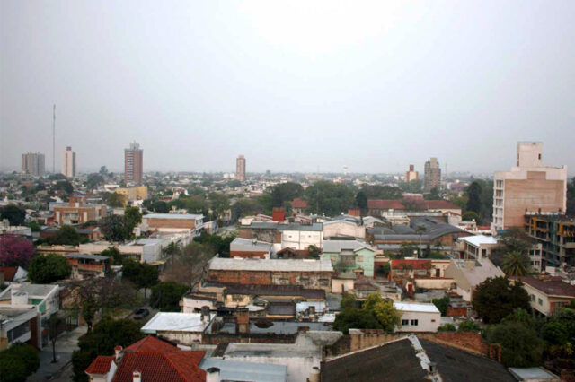El derecho de los pobres a la ciudad en el Chaco: Presiones demográficas, déficit habitacional y regularización dominial