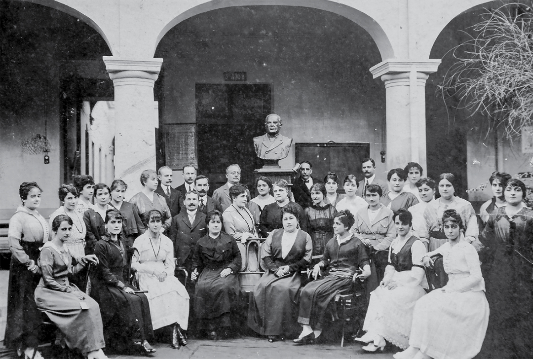 Formar docentes: tradiciones y debates en la historia