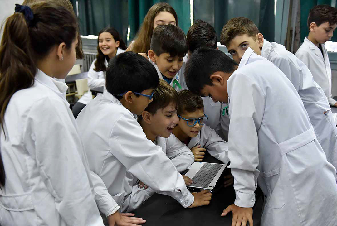 Escuelas, tecnologías y docentes, ¿nuevos escenarios para viejos problemas?