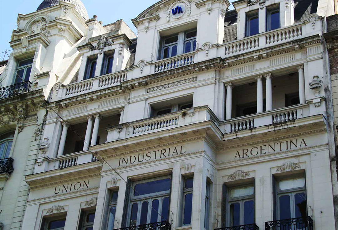 La actuación contradictoria de los dirigentes industriales en relación al desarrollo industrial en la Argentina (1988-2001)