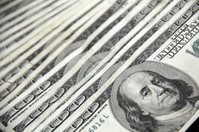 La dolarización en Ecuador: ¿estabilizar la economía a palos?