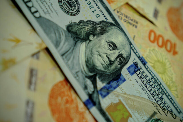 ¿Cómo utilizar el peso argentino?