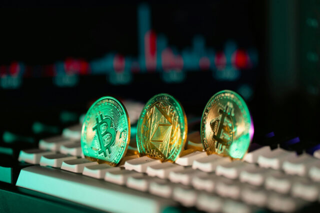 Peripecias globales de las Monedas Digitales Públicas (CBDC). La Argentina en su laberinto