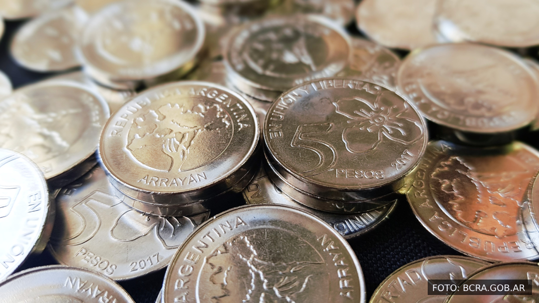 Cómo revertir la dolarización: hacia un peso digital y una moneda regional